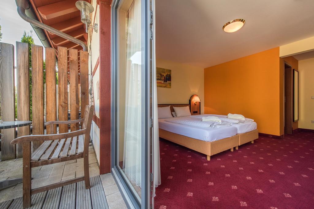 Landhotel Und Gasthof Hirsch Huettenreute Hosskirch Exterior photo